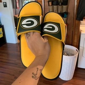 Greenbay packers slip ons